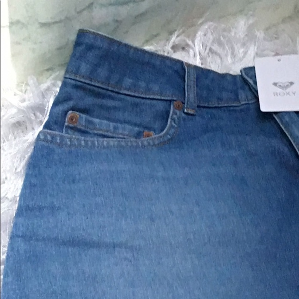 New Women’s Roxy Raw Hem High Rise Denim Shorts - Picture 5 of 7